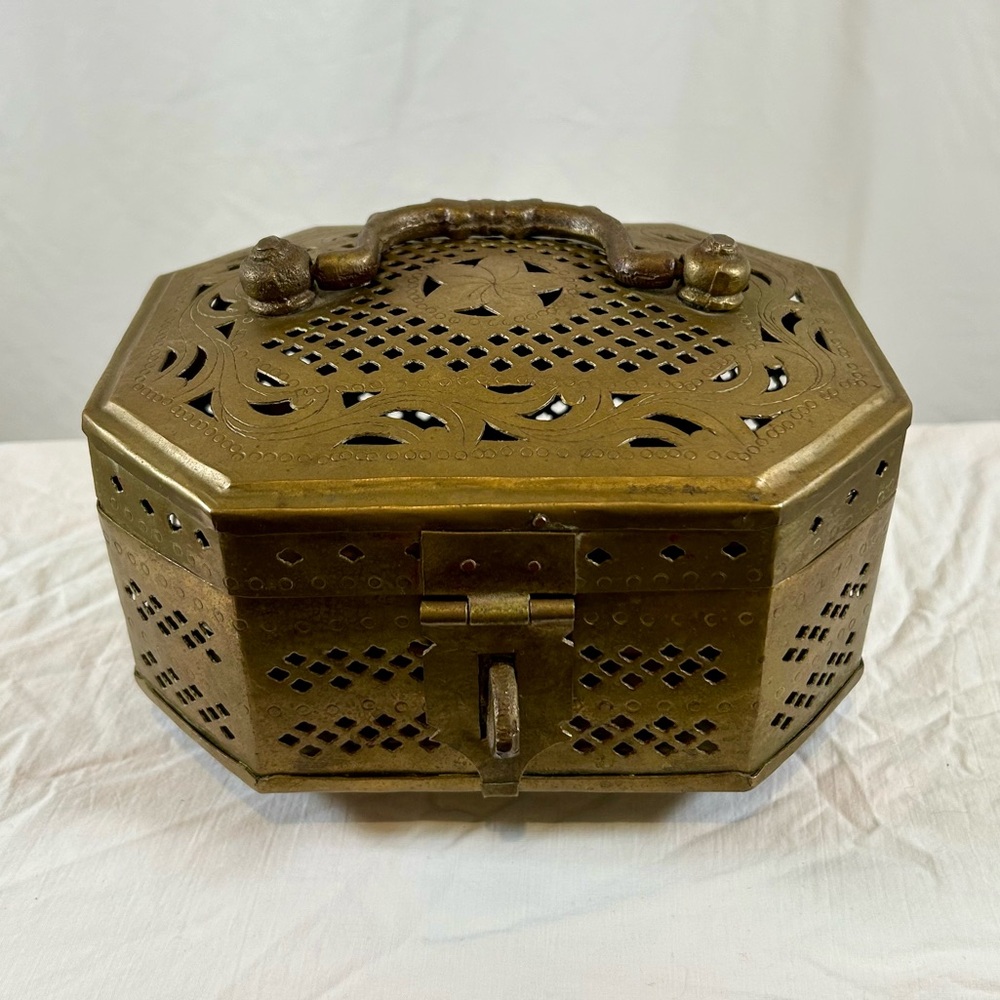 Vintage MCM Large Indian Made Brass Cut-Out Lotus Cricket Incense Box - Picture 1 of 15